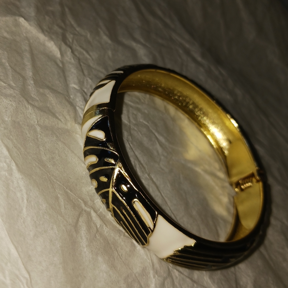 Monstera Leaf Bangle - Picture 6 of 8